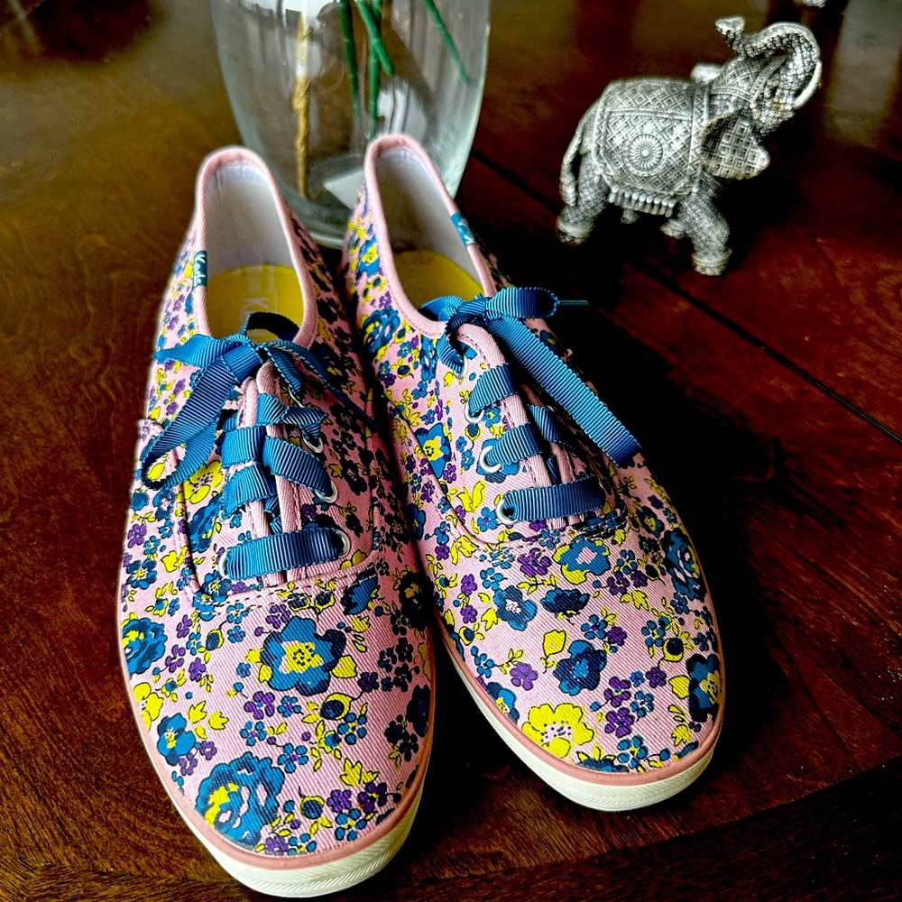 Multi color skippy size 8